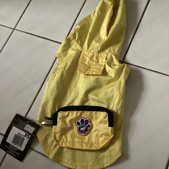 Canada Pooch Pacific Poncho - Picture 1 of 4